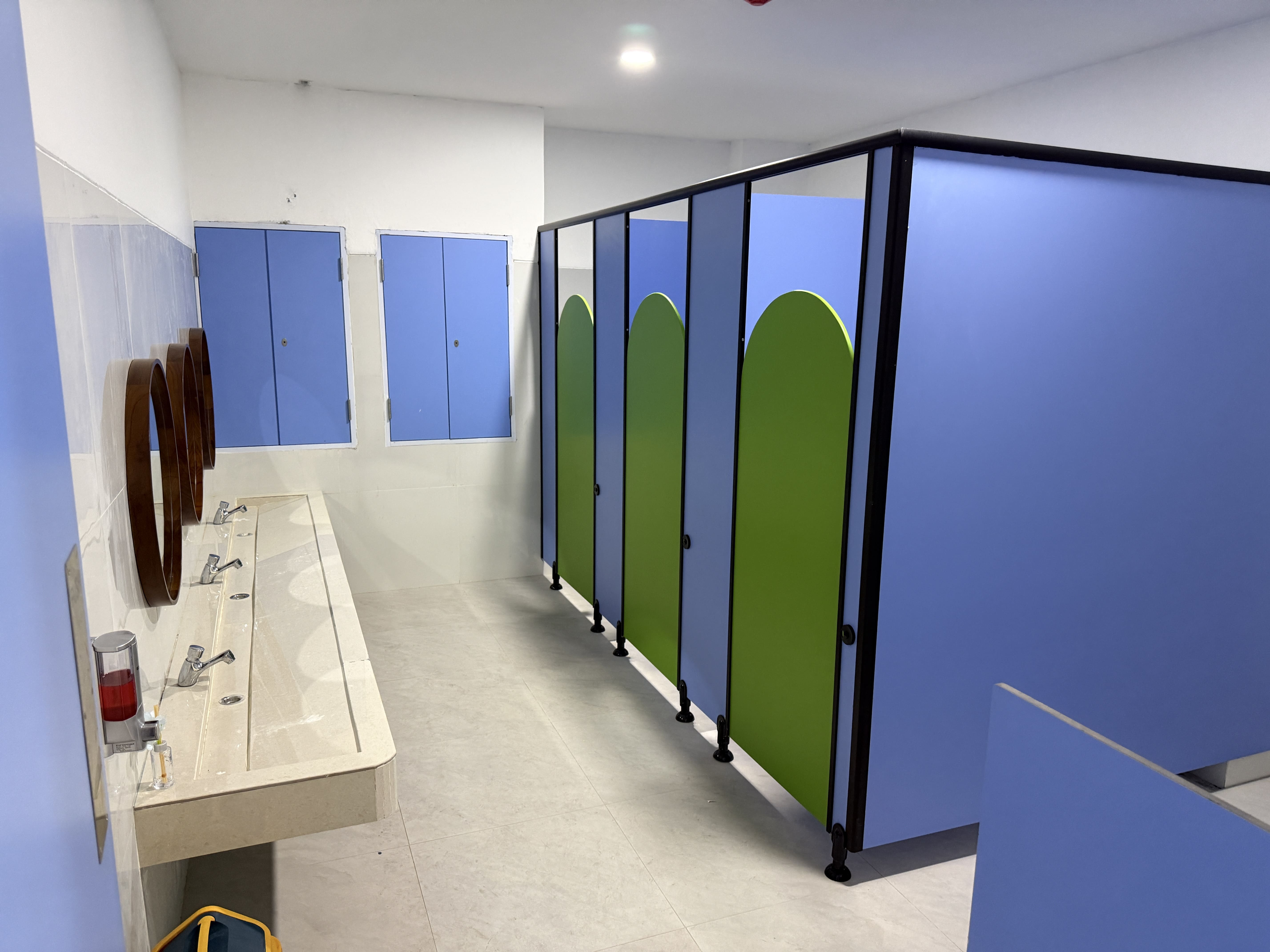 Toilet laki-laki anak